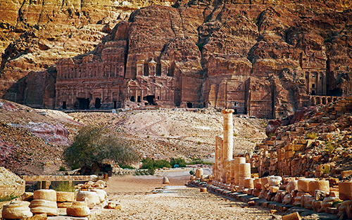 Петра - город на территории современной Иордании 