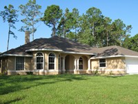 новый (2008 года постройки) дом, расположенный в городе Palm Coast.