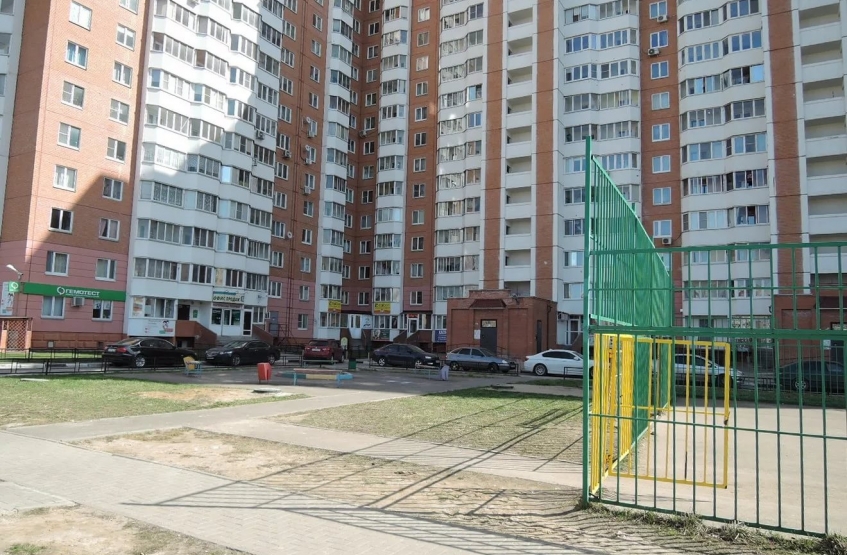 Жилой дом на Московском шоссе. Московская обл., Серпухов, Московское ш., 51
